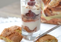 Kirsch-Tirami Su mit Cantuccini