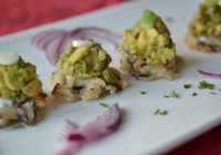 Avocadosalsa auf Wildreispfannküchlein