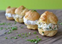 Käsewindbeutelchen zweierlei gefüllt