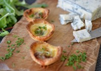 Torteletts mit Zwiebelconfit, Gorgonzola und Mascarponecreme