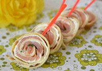 Crepesröllchen mit Wasabicreme und Räucherlachs