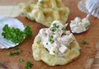 Herzhafte Lütticher Waffeln mit Nordseekrabben-Dip
