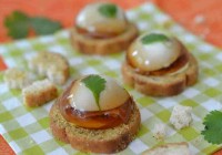 Wachtelei und Prosciutto in Sherry-Aspik auf Cracker