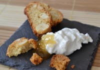 Cashew-Biscotti mit Honig-Ziegenkäse-Dip