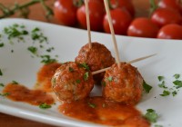 Reis-Fleischbällchen in Honig-Tomatensauce