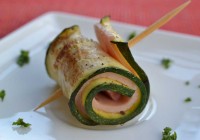 Zucchiniröllchen mit gekochtem Schinken