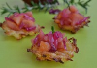 Kartoffel-Pastinaken-Rösti mit Apfel-Zwiebel-Kompott
