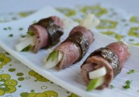 Rindfleischröllchen mit Gurken-Rettichsalat