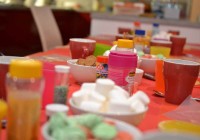 Reichlich Dekorationsmaterial